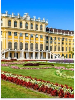 Tour the Iconic
Schönbrunn Grand Palace